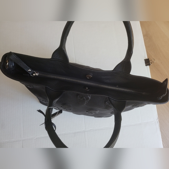 IOpelle Italia Black Skull Embossed Tote Bag - Picture 12 of 16